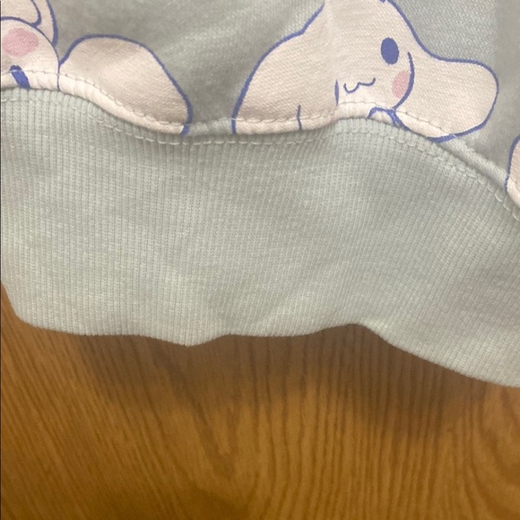 Cinnamon roll Playful Graphic Sweatshirt in Light Blue size large - Picture 6 of 8